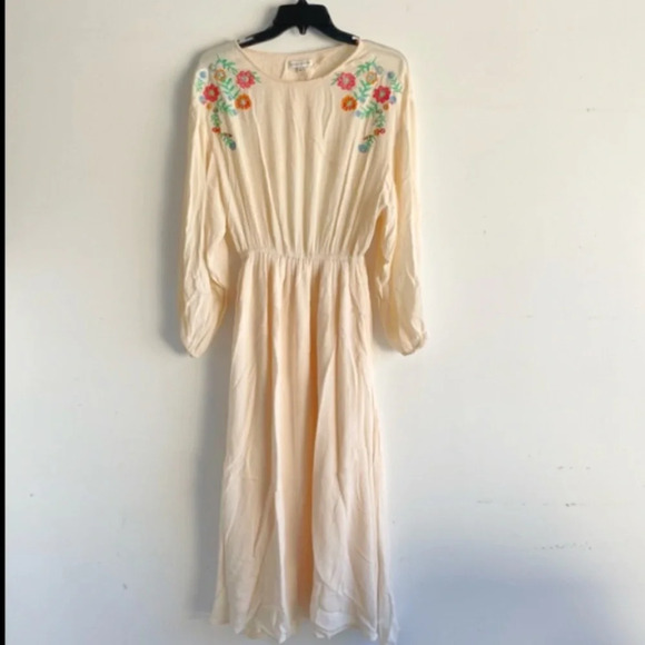 Moon River Cream Ruffled Open Back Floral Embroidered Maxi Dress  22495 - Picture 1 of 11